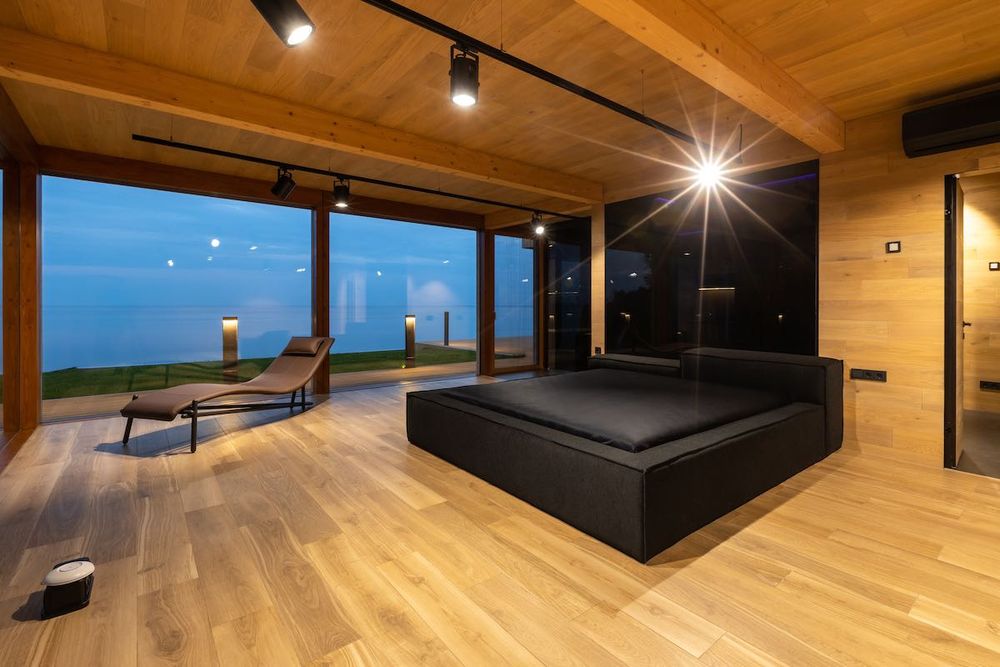 Дом-бункер Джеймса Бонда от KAGER на Киевском море за btc. Свой пляж!