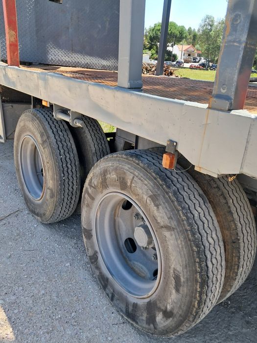 Máquina  florestal  4 estivas  com grua