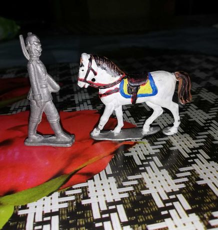 Żołnierz koń ołów figurka