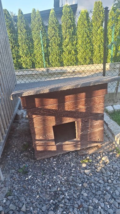 Buda dla psa mniejszego