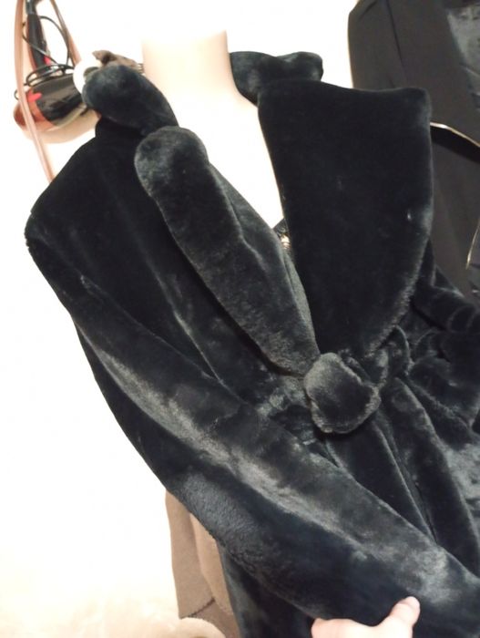 Дизайнерская шикарная шуба ,для холодной зимы