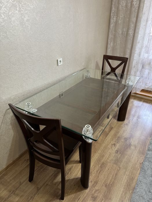 Кухонний стіл зі стільцями