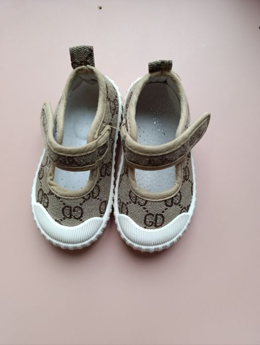 Детская летняя обувь по 50 , 100 ,200 грн