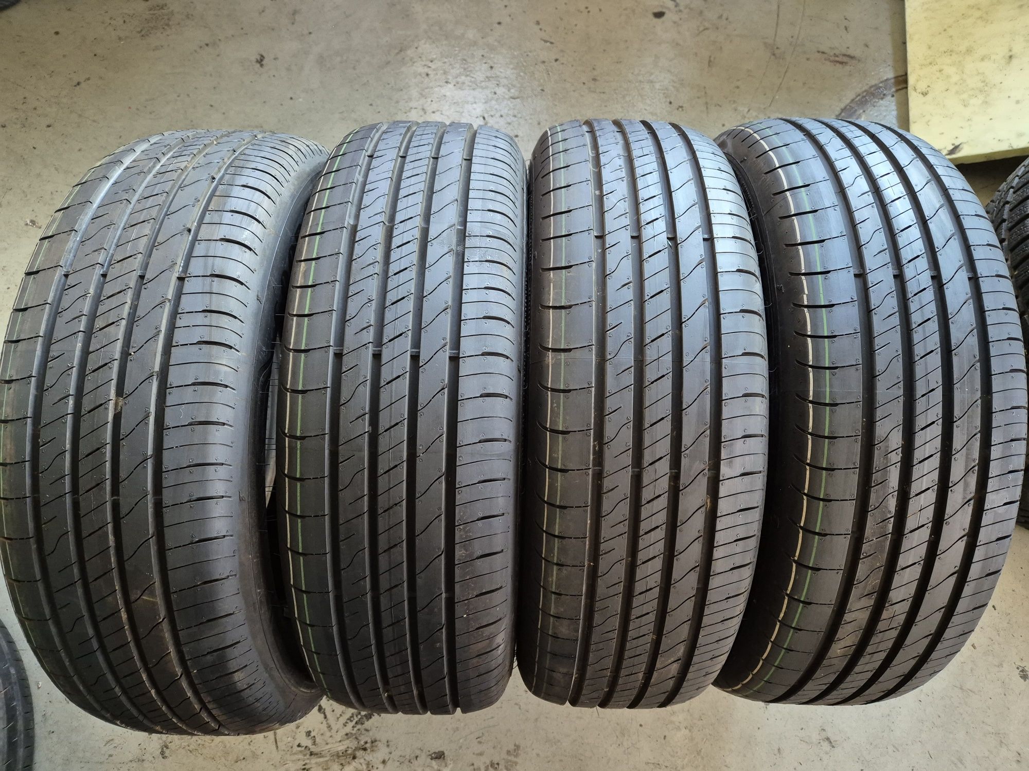 215/60/17 96H Goodyear Efficientgrip 2 SUV  2023.r nowe Demo  wys. Gra