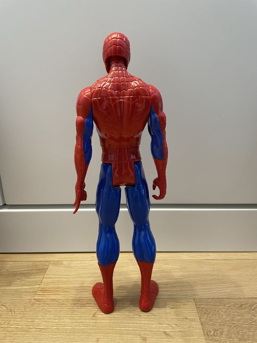 Bonecos Marvel e Power Rangers