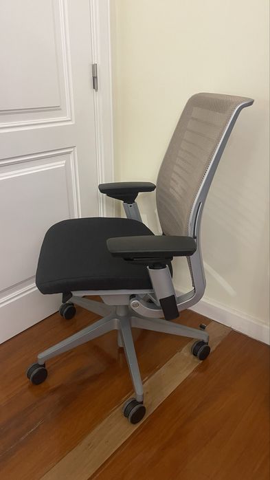 Cadeira escritório secretária ergonómica Steelcase Think V2