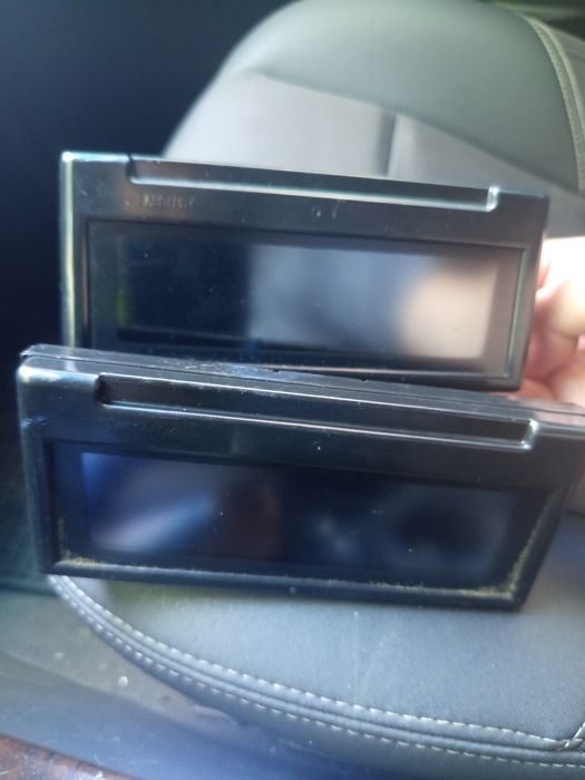 Дисплей штатного радіо.