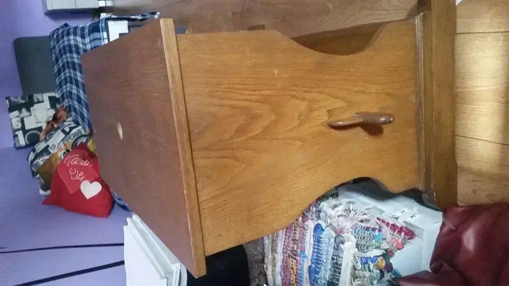 Stolik drewniany pod telewizor