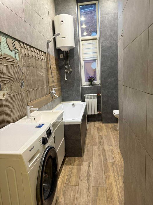 LS-19 Продаю 2-х кім. квартиру пр.Незалежності,1