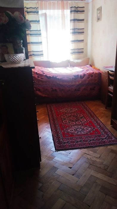 Продается 2-х комнатная Голосеевский район метро Голосеевская