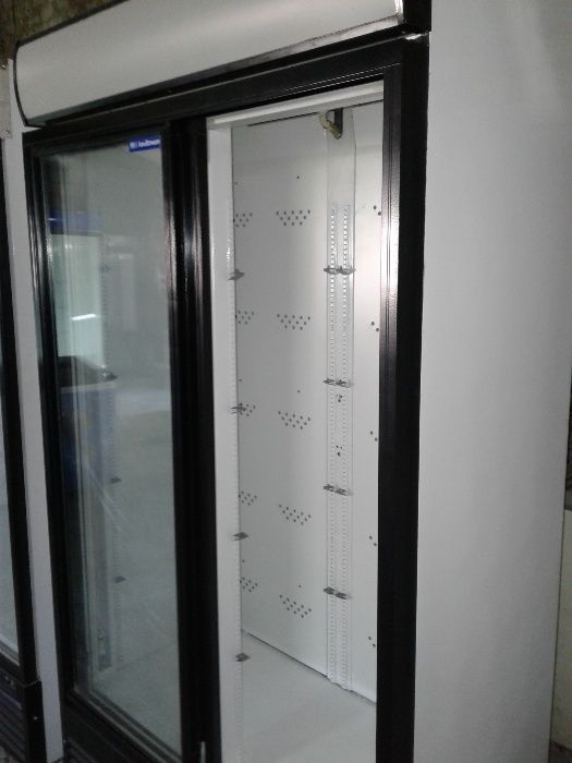 Холодильный шкаф "UBC" Super Large.1265л. внутренний объем. Как новый.