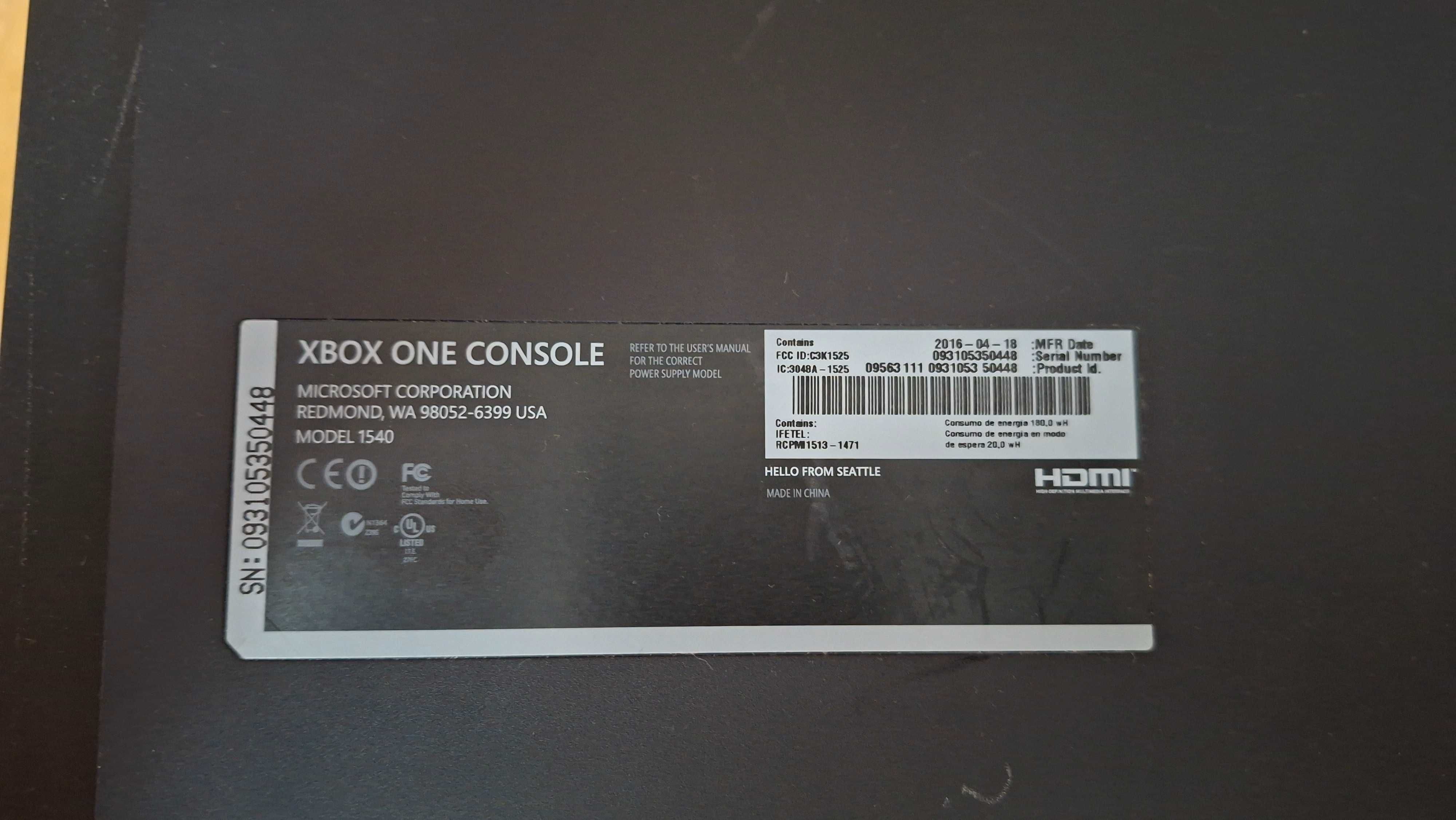 Xbox One 500 GB + 2 pady + Kinect – gotowy zestaw!