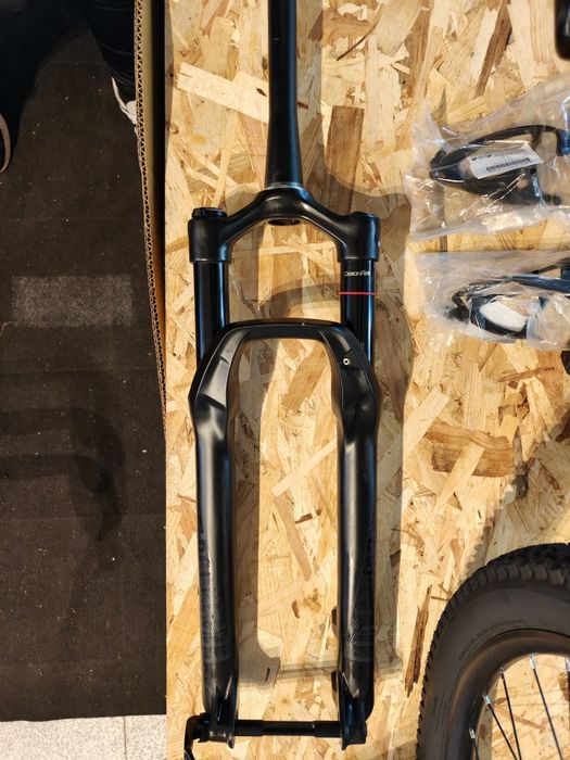 Suspensão RockShox Revelation 29" 140mm