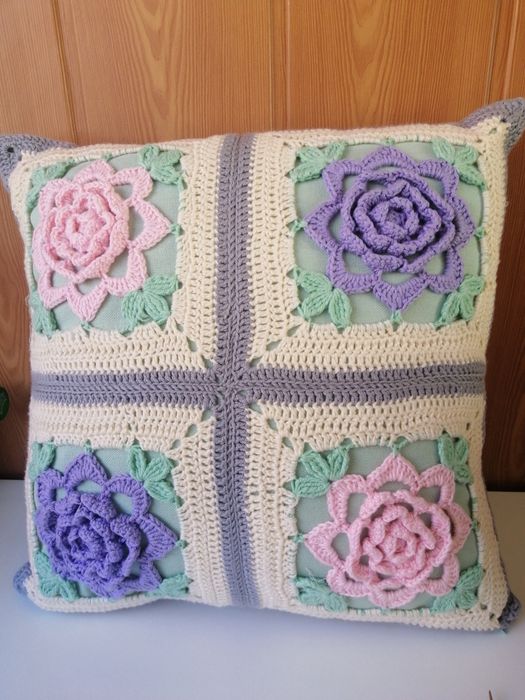 Подушки ручної роботи.