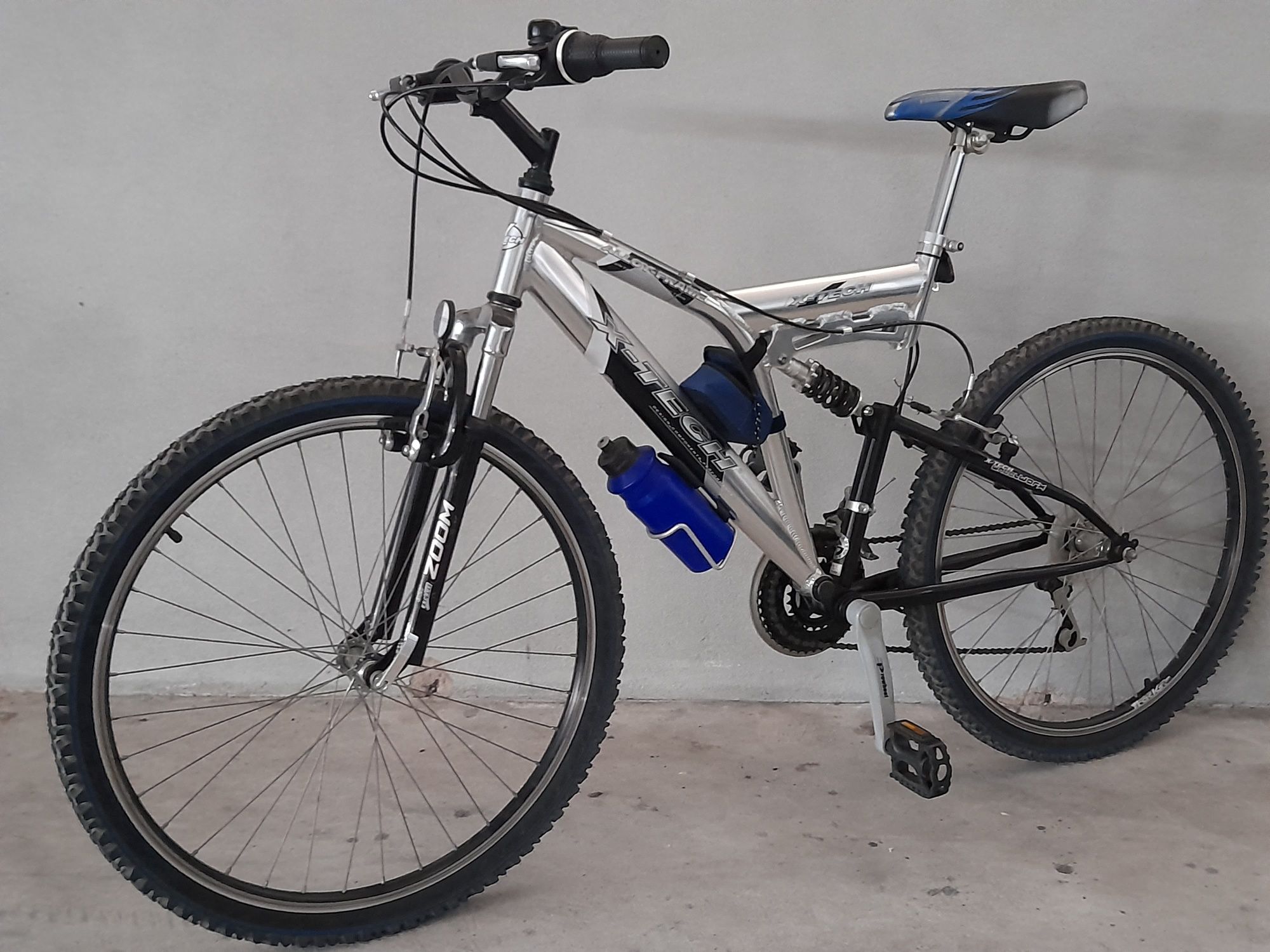 Bicicleta em alumínio