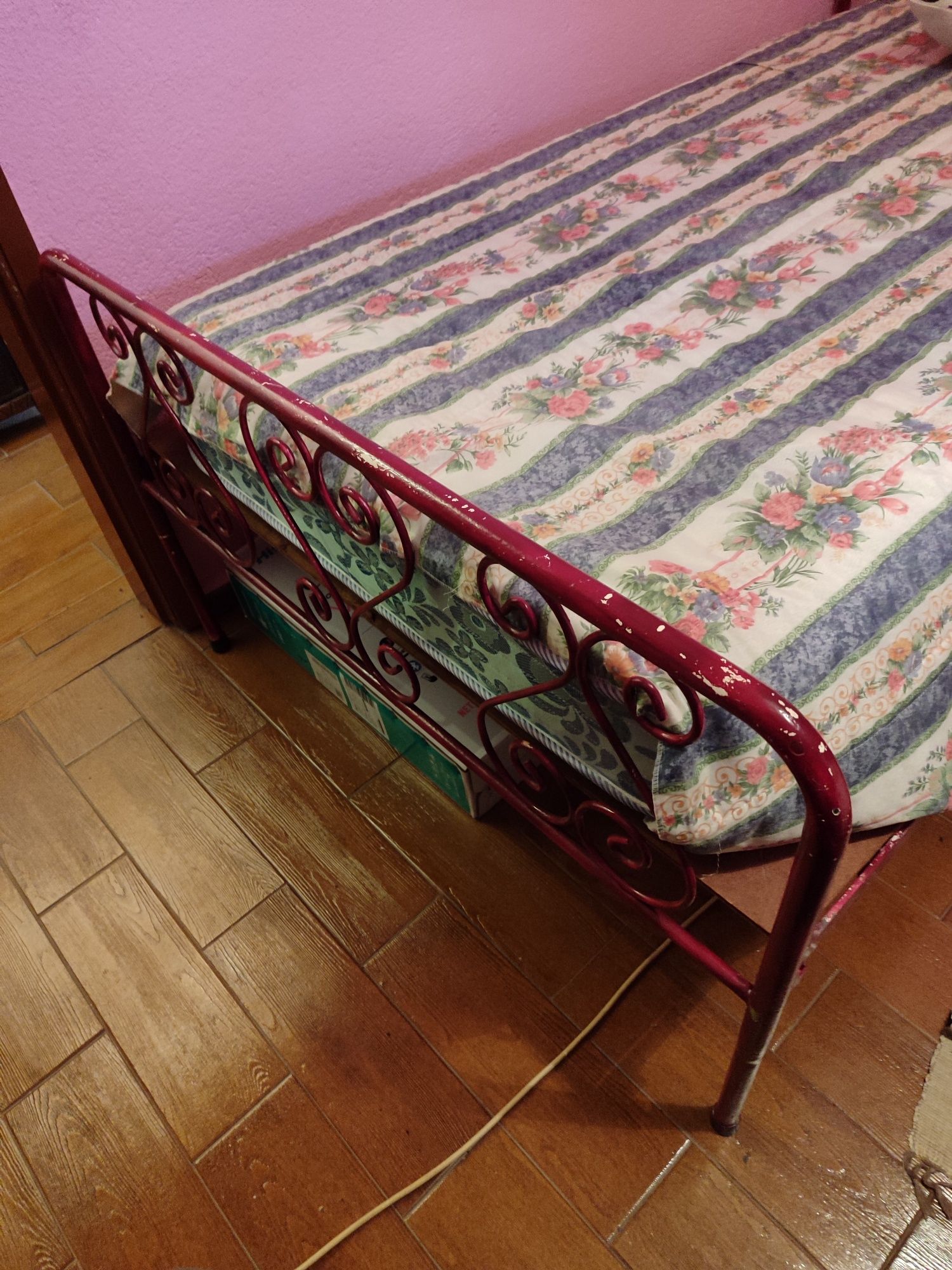 Cama solteiro com estrado