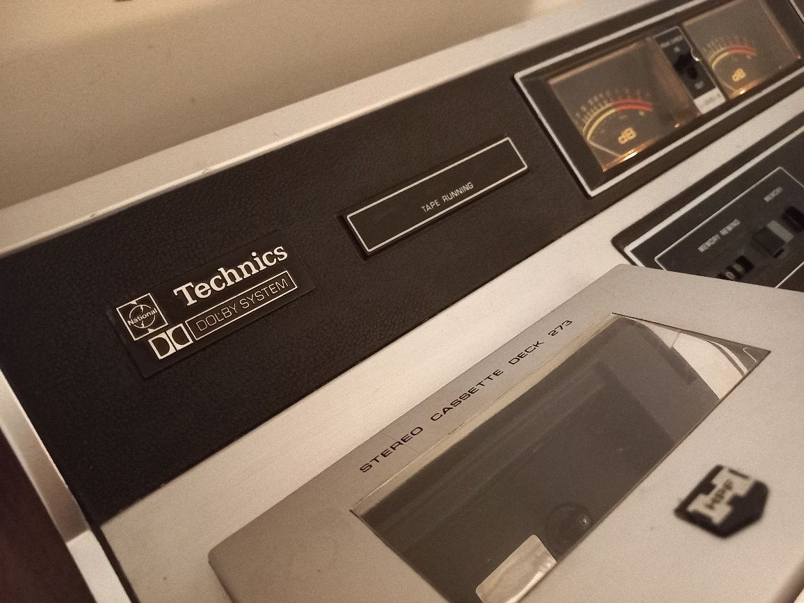 Leitor Technics RS 273 + oferta de cassetes