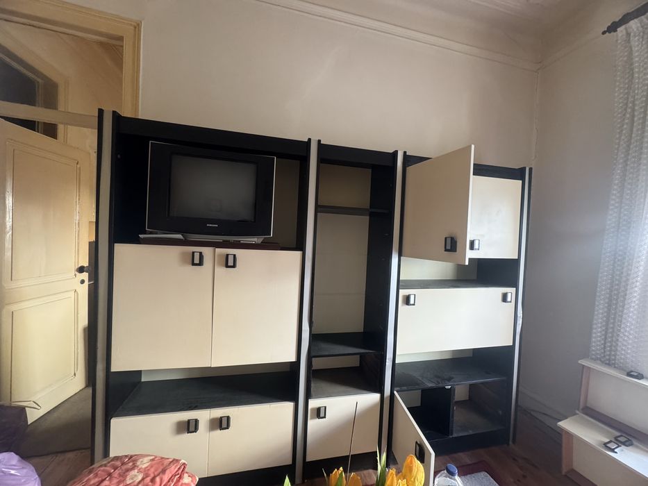 Estante grande 40€ ja se encontra desmontsda
