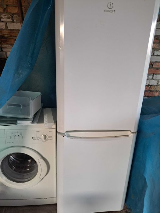 Холодильник Indesit