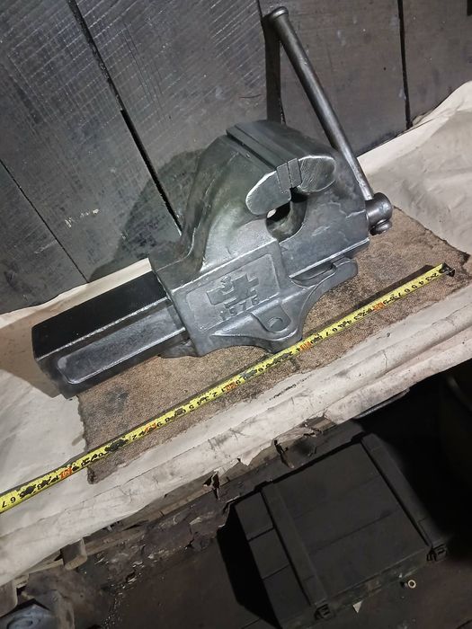 лещата тиски ключі наковальня