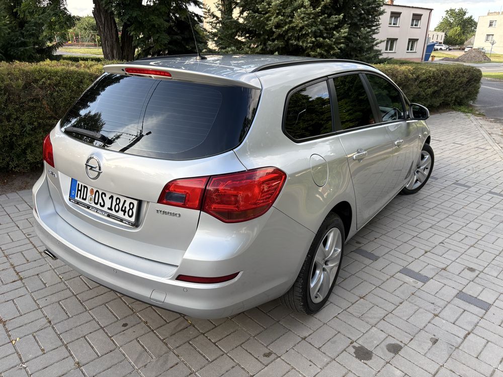 Opel Astra J 1.4T 140km 185tys.km grzane fotele pdc ciemne szyby
