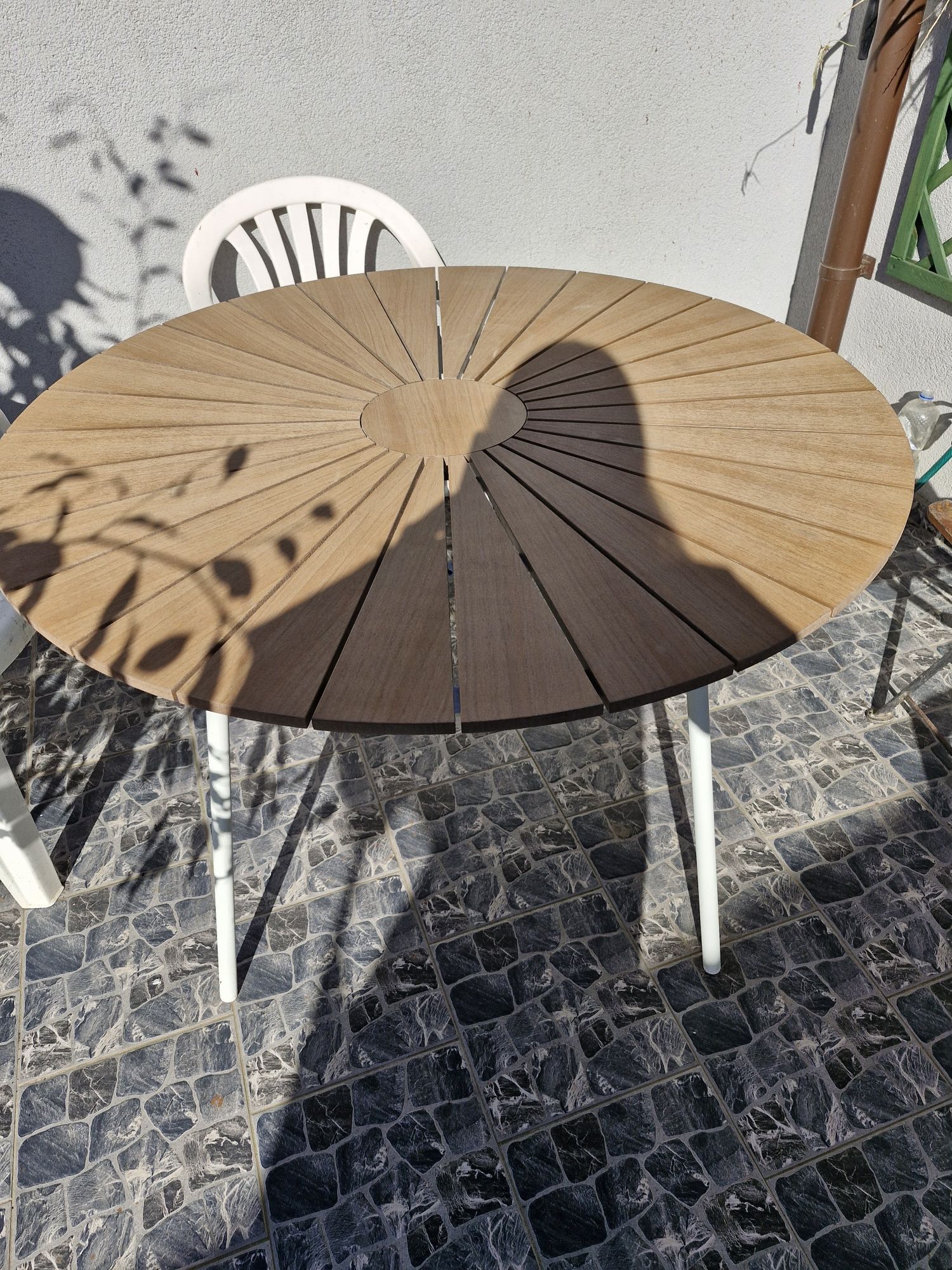 Stół ogrodowy okrągły