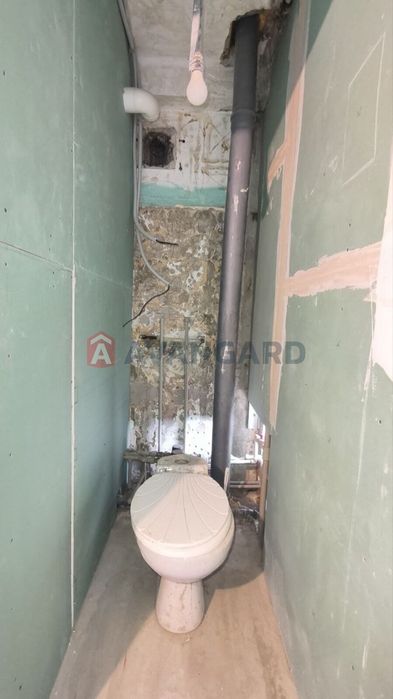 Продається 2-кімнатна квартира у Дніпровському р-ні.