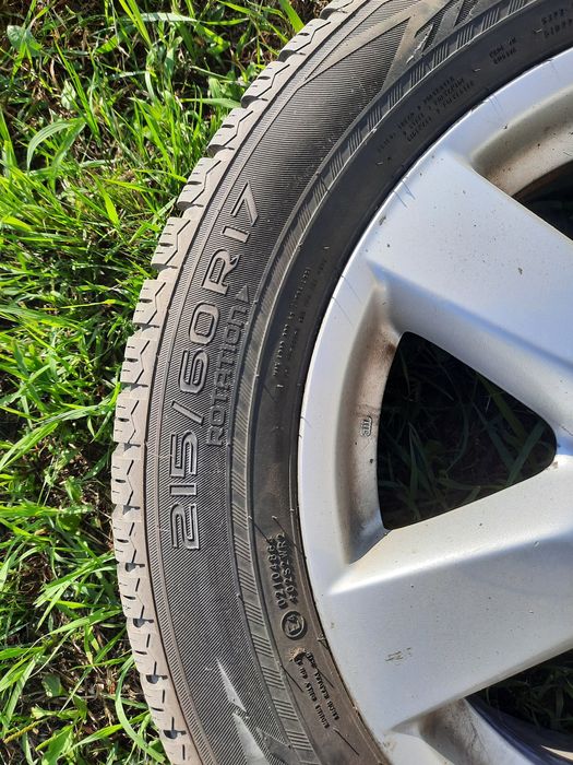 Sprzedam opony nokian 215/60R17 WR SUV4 na aluminiowych felgach Nissan