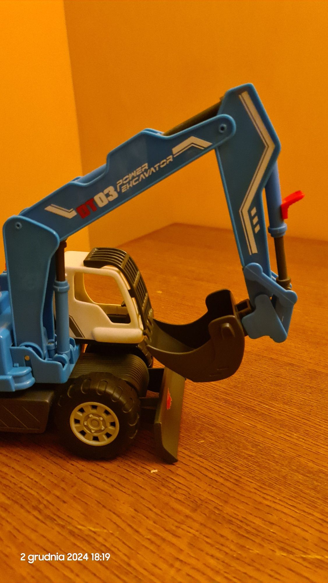 Koparka Dickie Toys. Sygnał świetlny i dźwiękowy. Ruchome ramię.