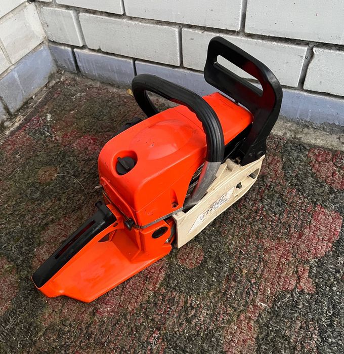 Бензопила в хорошому стані