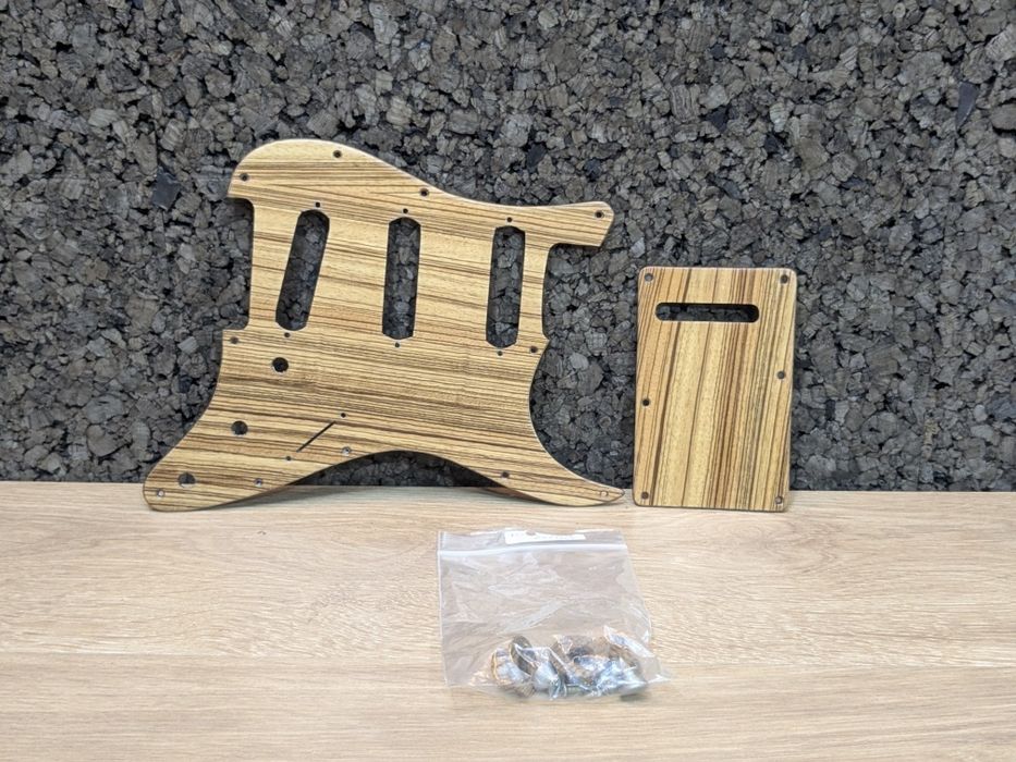 Pickguard e botões Stratocaster