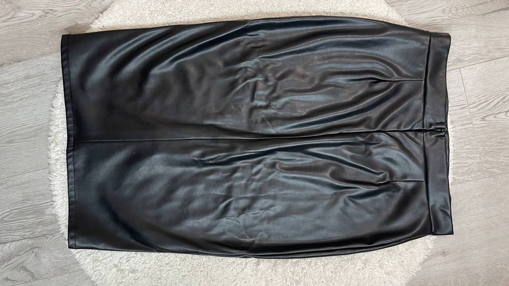 Шкіряна спідниця, до коліна