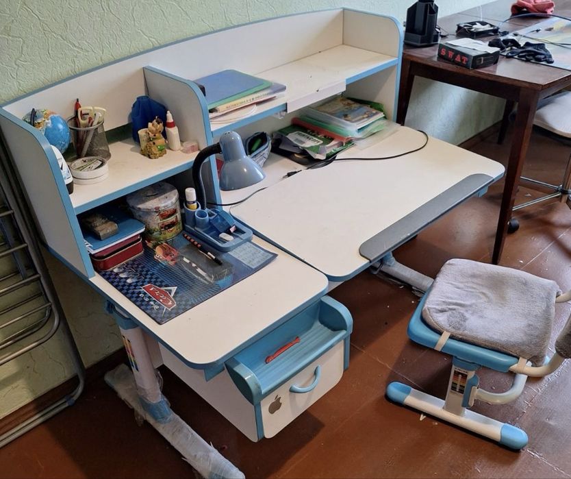 ТерміновПарта-трансформер Fundesk Fiore II Grey + детский стул FunDesk