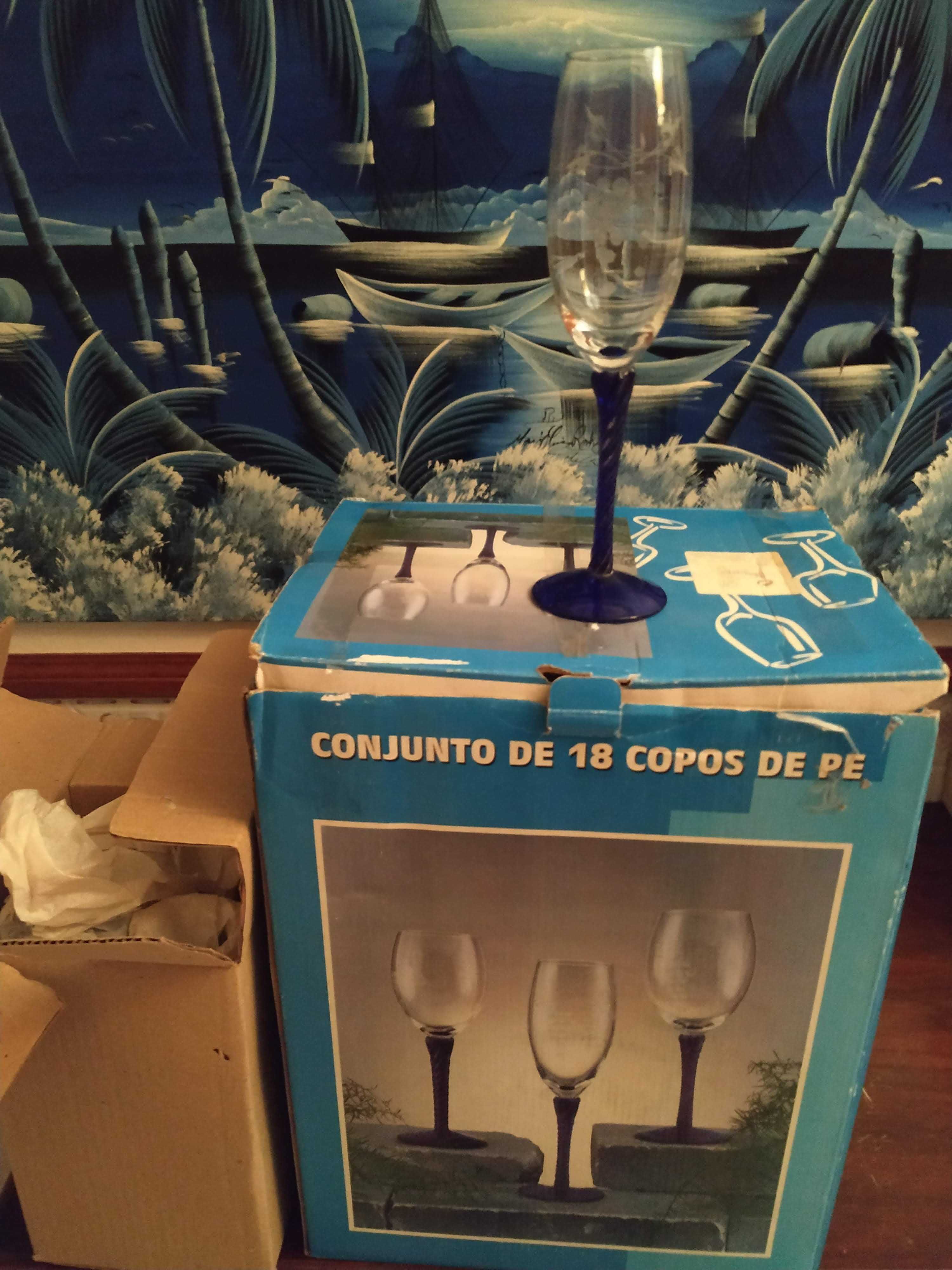Conjunto de 18 Copos de Pé Alto