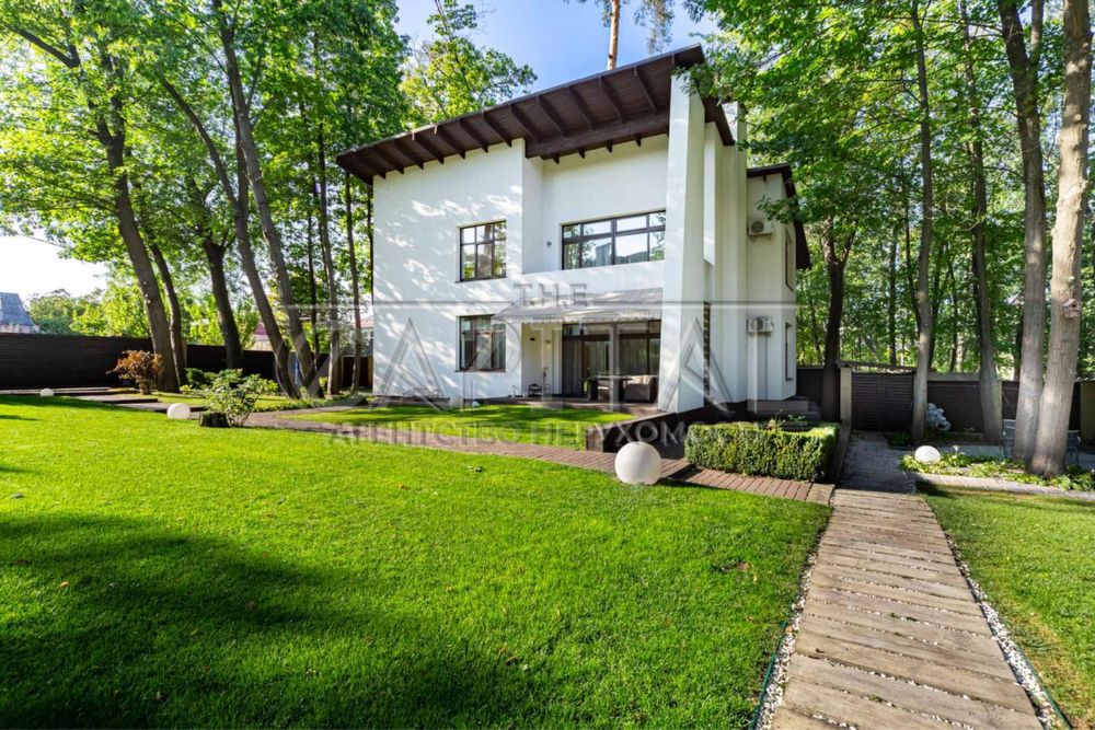 Київ, Святошинський район, вул. Патріарха Володимира Романюка 300м2