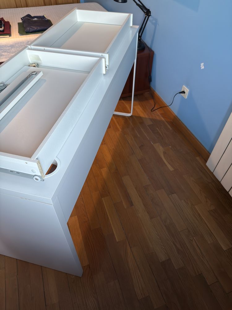 Secretária IKEA Micke branca