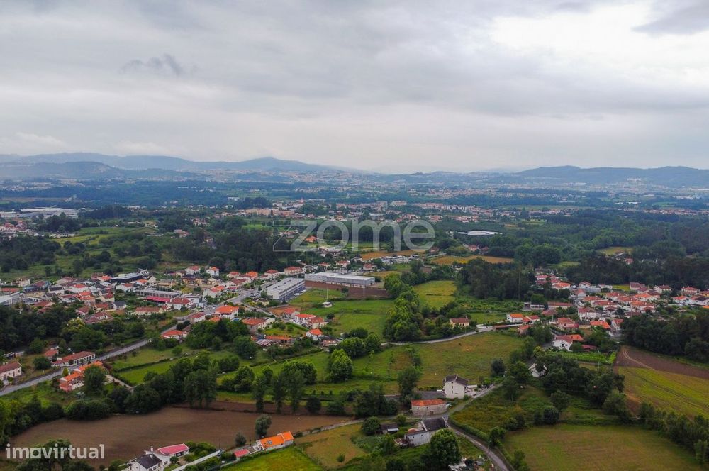 Terreno urbano para construção com 500 m2 na Lage - Vila Verde
