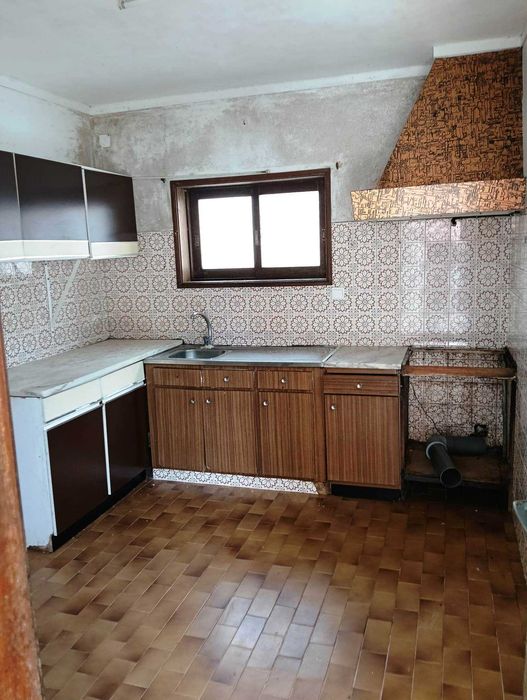 Moradia T8 com jardim e apartamento independente em Canelas