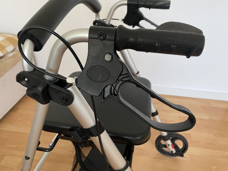 Balkonik rehabilitacyjny z siedziskiem
https://reharent.pl/