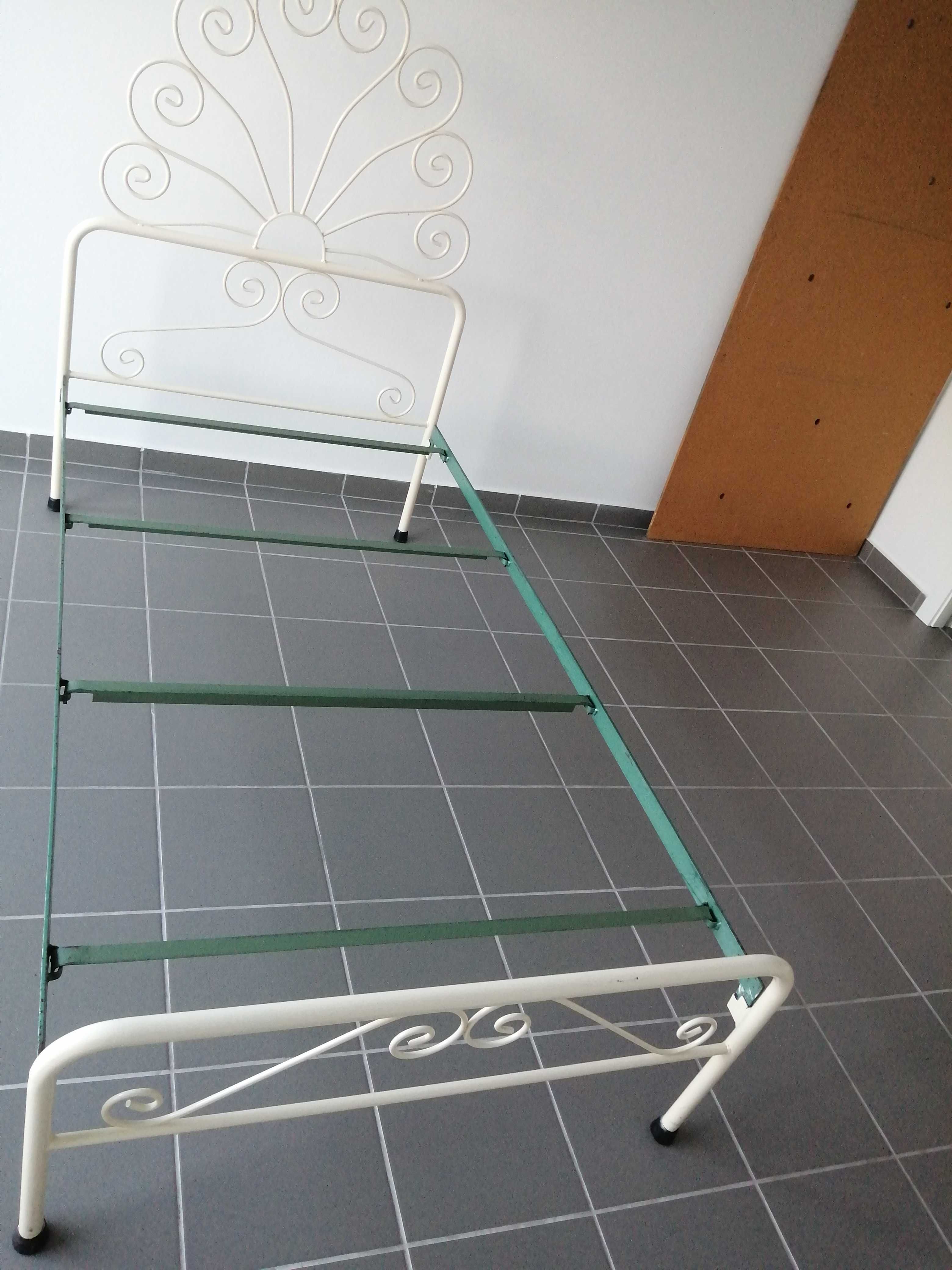 Cama de ferro criança (corpo e meio)