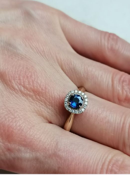 Золотое кольцо с натуральным кашмирским сапфиром и бриллиантами