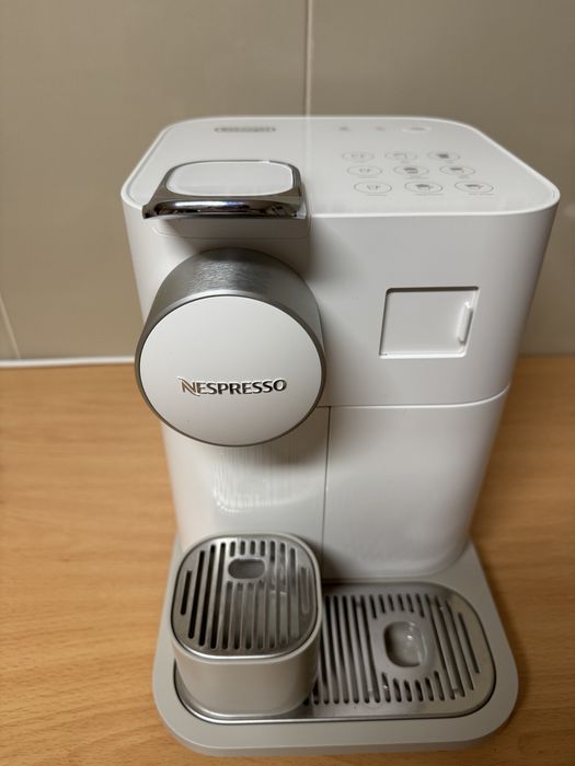 Máquina Delonghi sistema Nespresso + contentor para cápsulas