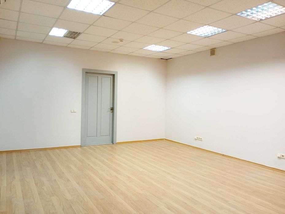 Ціна разом з усіма компослугами! Центр! Офіс, 38 кв/м, вул.С.Стрільців