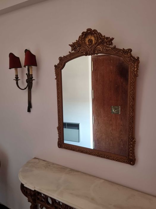 Espelho Clássico Dourado com Moldura Trabalhada – Estilo Francês