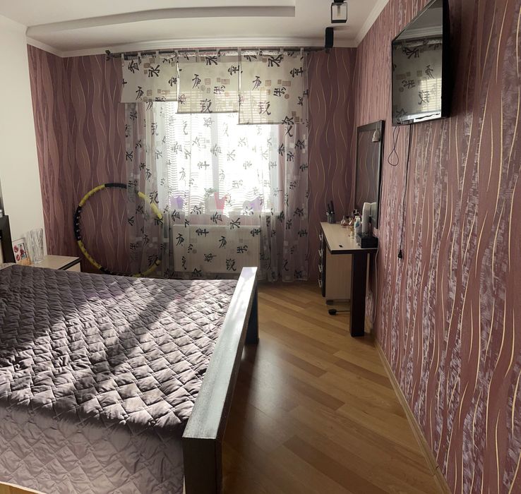 Продається 3-кімнатна квартира з індивідуальним опаленням біля АТБ