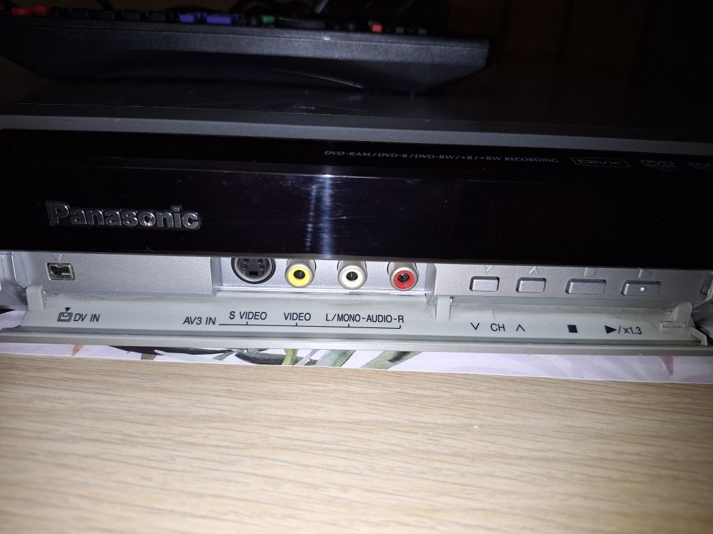 DMR-EH57 nagrywarka z dyskiem Panasonic z pilotem. Sprawna.