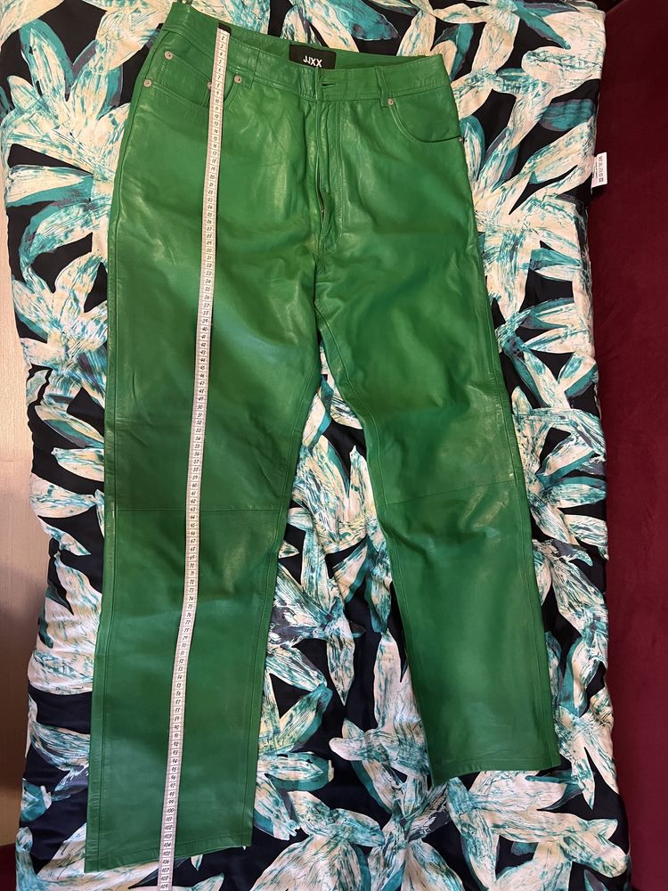 Натуральні шкіряні штани жіночі брюки sandro зелений massimo agl