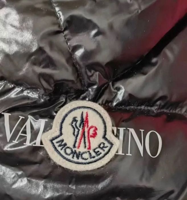 Пуховик Moncler Valentino