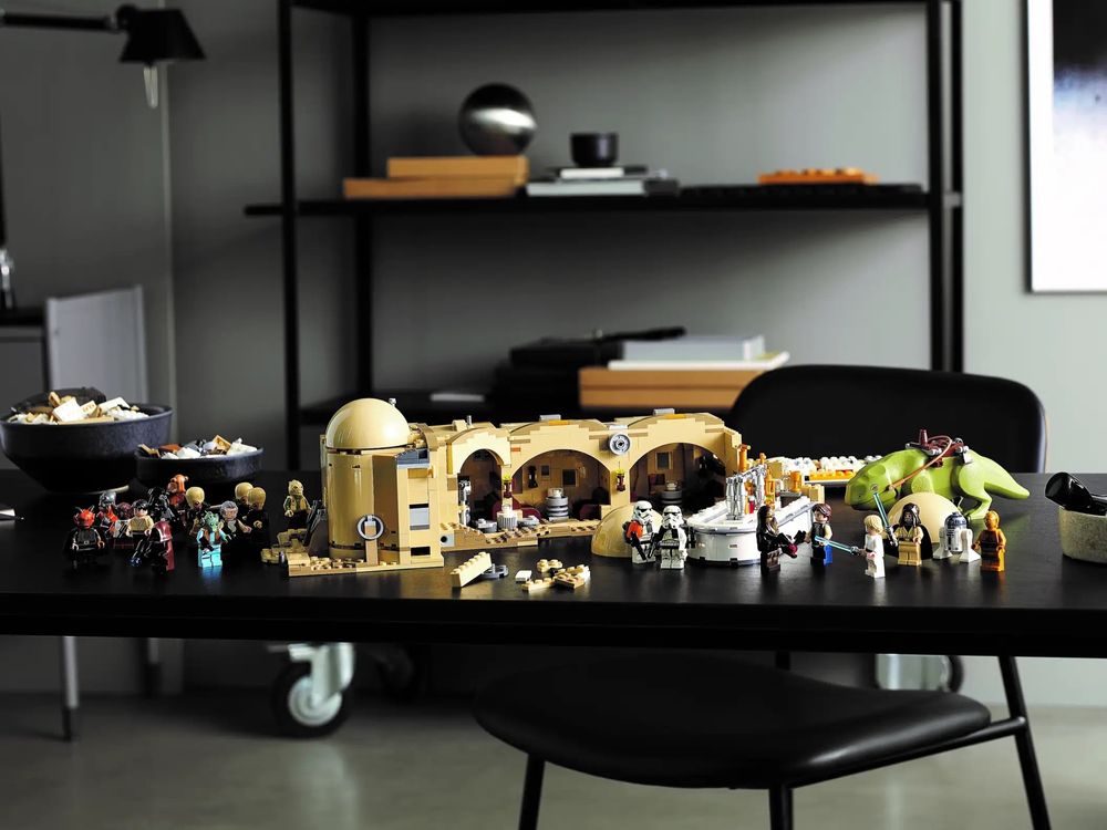 лего LEGO Star Wars Mos Eisley Cantina 75290