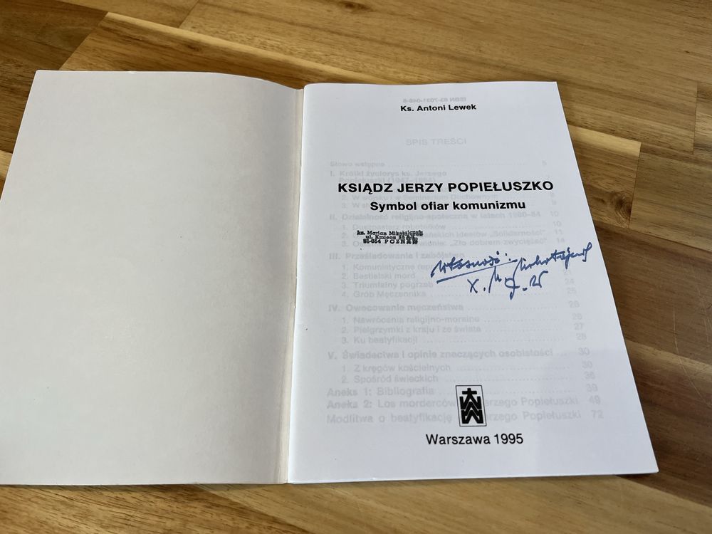 Ksiądz Jerzy Popiełuszko Symbol ofiar komunizmu Antoni Lewek